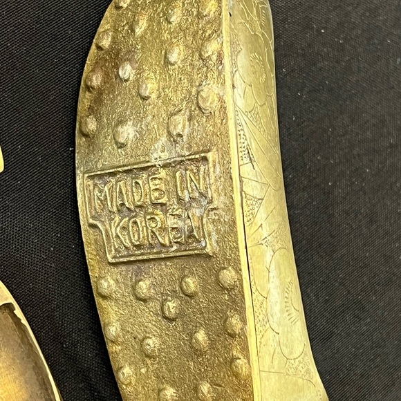 Vintage Solid Brass Floral & Leaf Etched
Slipper Shoe Ashtrays Set of 3 - Picture 3 of 9